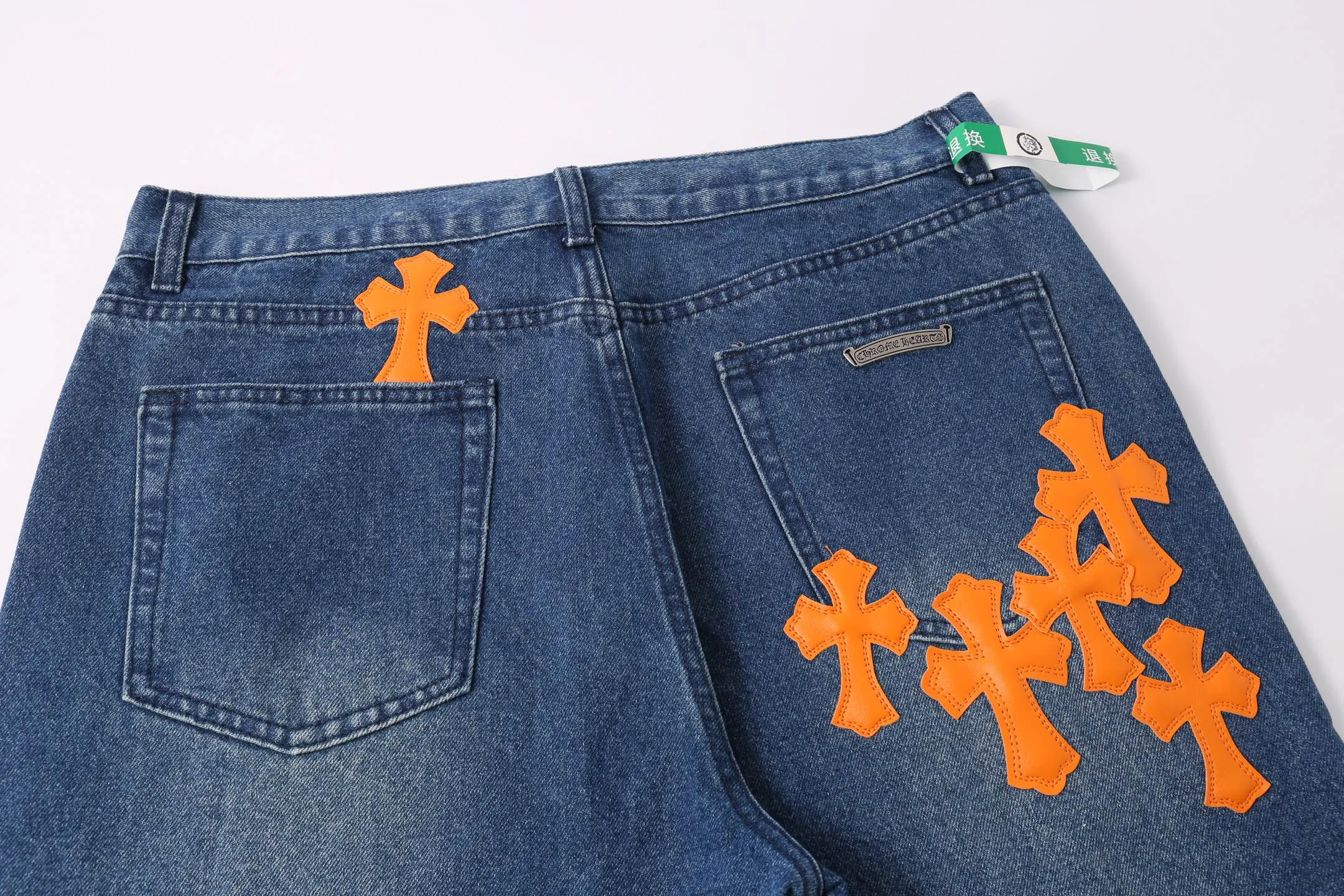 P260 Style No.: H880 Chrome Heart & Chrome Heart Blue Pants Orange Peel Metal Cross Patch Leather Jeans ChromeHearts# Design Jeans Invincible Texture Ceiling-Level Jeans Hard to Find at the Counter‼ ️ Cross patchwork leather jeans, top-notch heavy-duty washing process, calfskin laser-cut cross, distressed silver hardware, straight version to make the upper body slimmer, that lesbian style Color: blue Size: 28-30-32-34-36